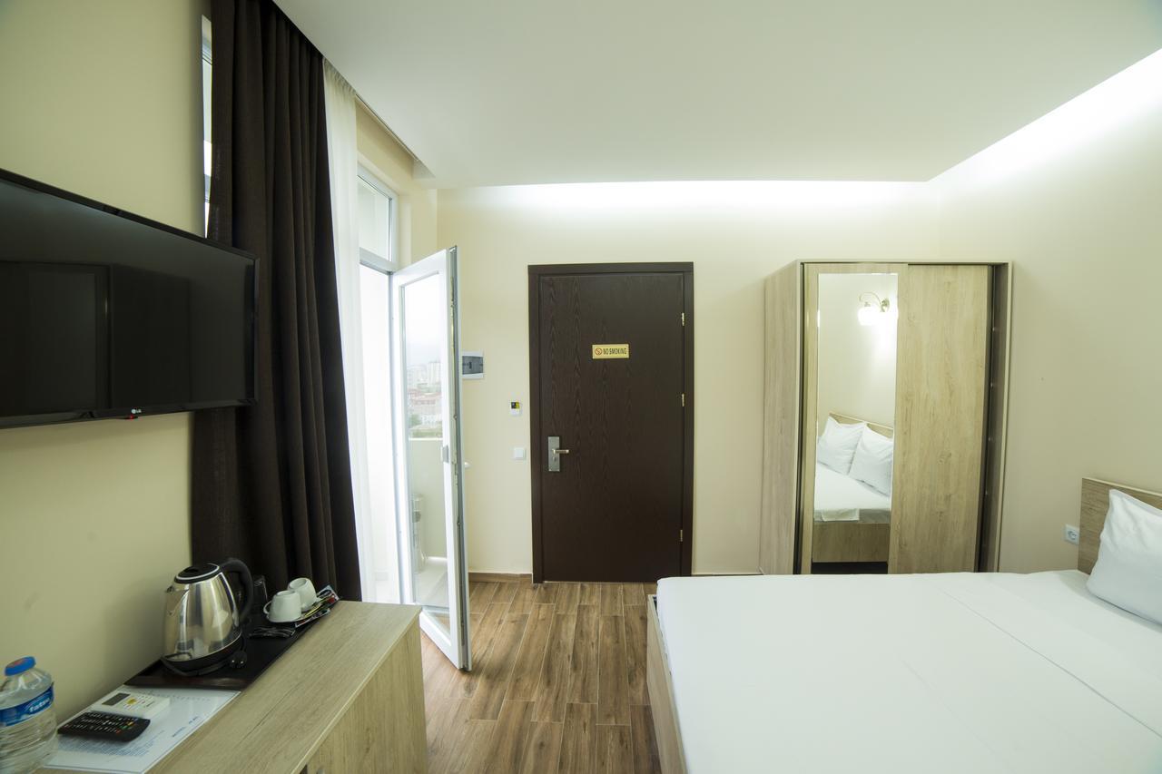 Hotel Jeal Batoemi Buitenkant foto