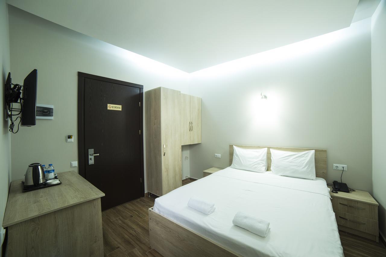 Hotel Jeal Batoemi Buitenkant foto