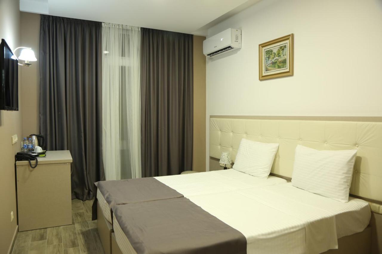 Hotel Jeal Batoemi Buitenkant foto