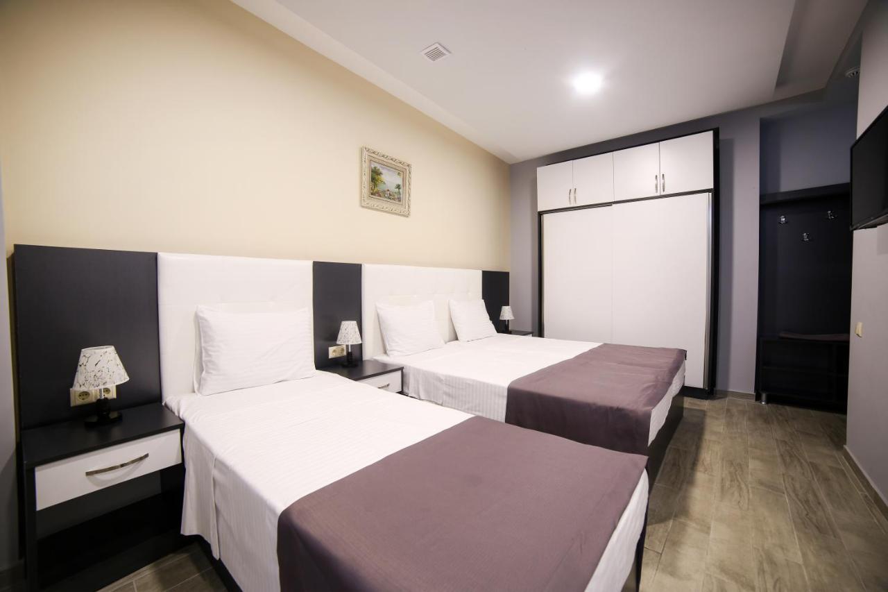 Hotel Jeal Batoemi Buitenkant foto